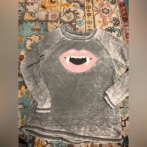 $$$GUC Grayson Threads long sleeve vampire lips sweatshirt Sz Small.💕💕